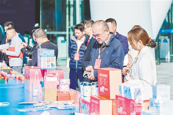 李樣講（廣東）陳皮有限公司的產(chǎn)品亮相十五運會。