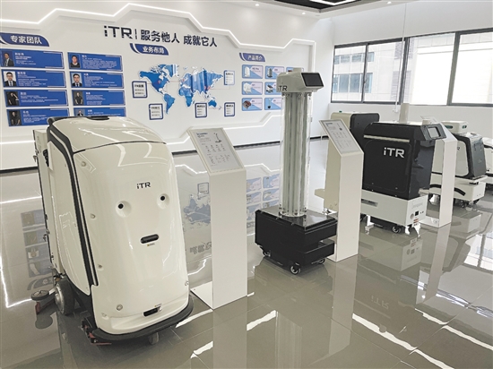 鶴山它人機器人項目展廳展示了企業(yè)總部在商用清潔機器人及人工智能領(lǐng)域的深厚積累。