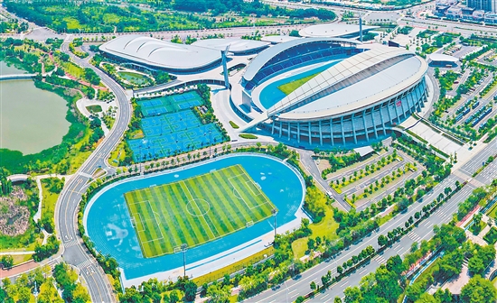 2025年，蓬江區(qū)依托江門體育中心，承辦多場大型體育賽事和演唱會等，并圓滿舉辦十五運會、殘?zhí)貖W會相關賽事。