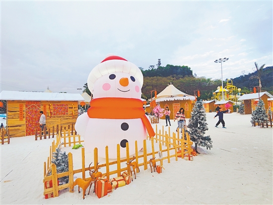 冰雪樂園將北國風光“搬”到了僑鄉(xiāng)。