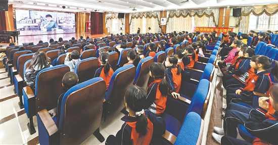 中國銀行江門分行“消保宣傳團(tuán)”的講師們，為小學(xué)生們量身定制金融課堂。