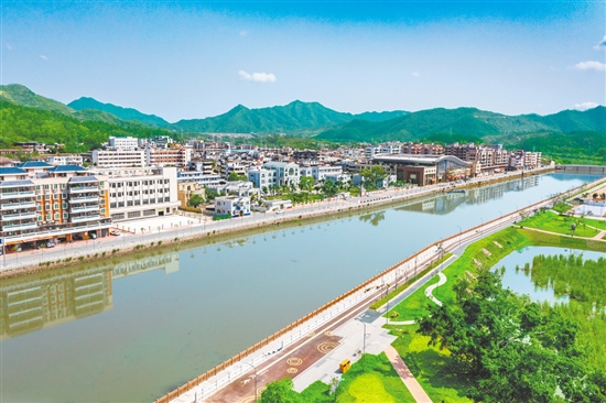 深井鎮(zhèn)通過實(shí)施美麗圩鎮(zhèn)“七個(gè)一”建設(shè)，一河兩岸顏值更高了、品質(zhì)更優(yōu)了、人居環(huán)境更好了。