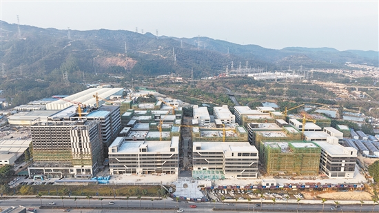 萬洋項(xiàng)目打造適配制造業(yè)中小微企業(yè)的高標(biāo)準(zhǔn)廠房及配套設(shè)施，聚焦的摩托車零部件等領(lǐng)域與杜阮鎮(zhèn)產(chǎn)業(yè)方向高度契合。