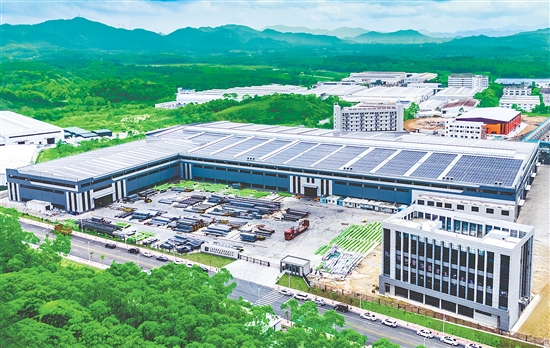 廣東東建重工科技有限公司作為三合鎮(zhèn)2026年新投產(chǎn)企業(yè)，項目總投資2.5億元，年產(chǎn)40000噸金屬建筑材料，達產(chǎn)后年產(chǎn)值超2.6億元。