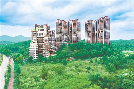 利眾康城旅居康養(yǎng)建設(shè)項目計劃總投資18億元，主要建設(shè)5000張養(yǎng)老床位，配套長者生活娛樂區(qū)、康復(fù)理療區(qū)、空中泳池、休閑農(nóng)場等。