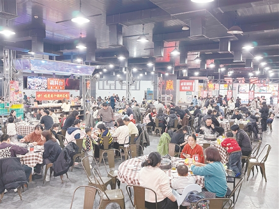 五洞牛肉吸引眾多食客。