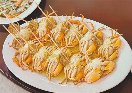 目前正是品嘗崖門水蟹的最佳時節(jié)。
