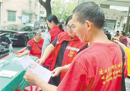 鶴山市通過線上線下多渠道宣傳，普及“清積水、滅蚊蟲、防疾病”相關(guān)知識。