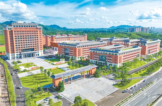 在人大代表的建議下，恩平職教園區(qū)為企業(yè)開展“訂單式”人才培養(yǎng)。