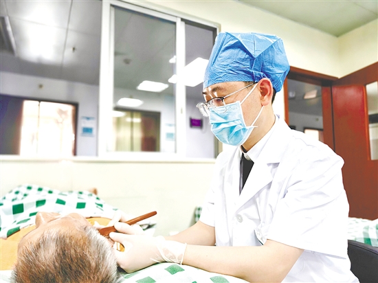 是護(hù)士，更是懂中醫(yī)的“助眠師”。