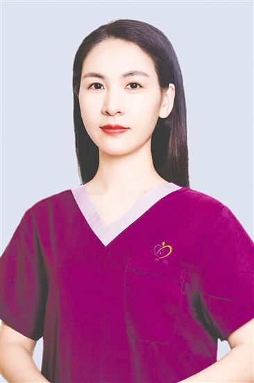 姓名：梁潤容