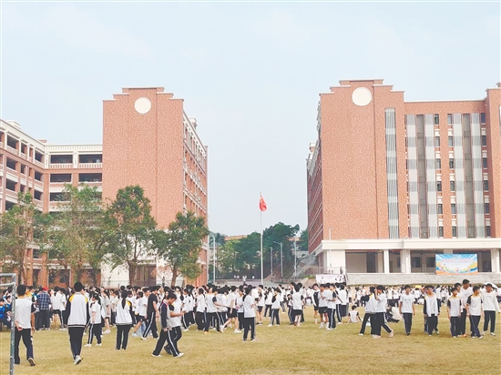 棠下中學(xué)改擴(kuò)建后校園面貌煥然一新。