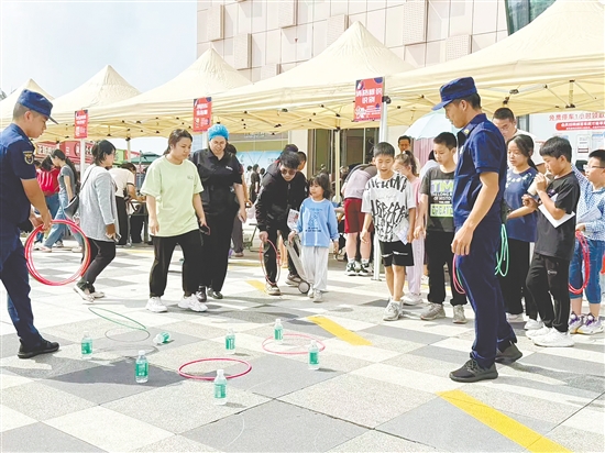 活動設(shè)置多個互動游戲攤位，吸引眾多市民參與。