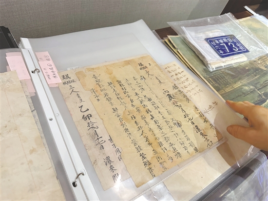 熱心市民無(wú)償捐贈(zèng)4批珍貴文物，共計(jì)500余件，涵蓋中堂畫作、家族書信、老照片、歷史史料等多種類型。