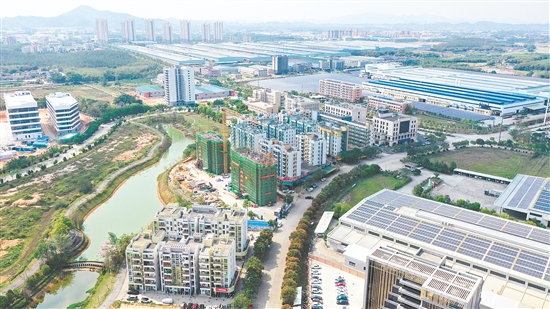 臺山市科工商務局聚焦金屬新材料、汽車零部件、清潔能源、食品等主導產(chǎn)業(yè)，精準對接龍頭企業(yè)、上下游配套企業(yè)，靶向開展鏈式招商。