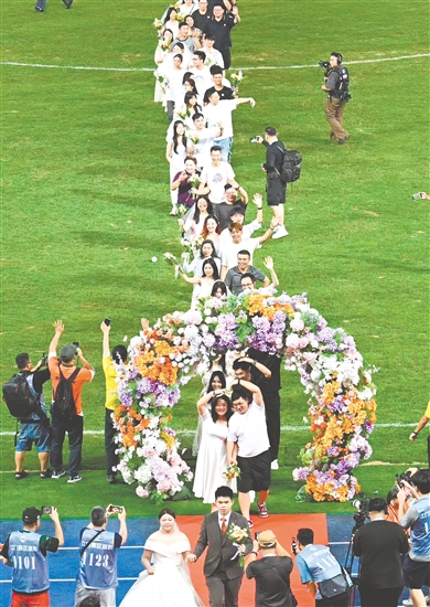 浪漫十足的“球”婚盛典，盡顯江門(mén)城市溫情與文旅活力。周華東