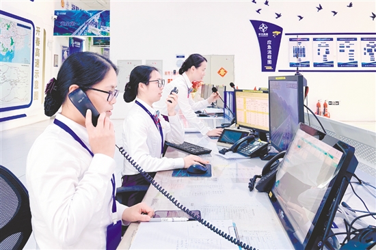 工作人員通過電話做好協(xié)調，守護司乘安全。
