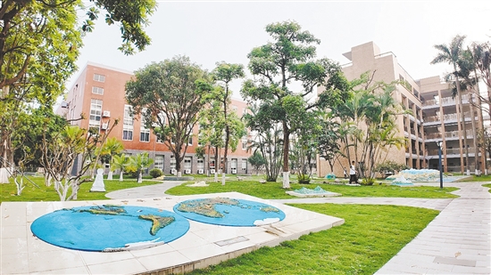 改造后的地理園成為學(xué)生課間好去處。