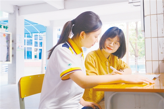 導(dǎo)師制管理針對學(xué)生需求提供個(gè)性化輔導(dǎo)。