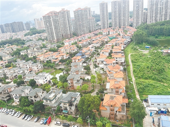 目前市區(qū)不少樓盤(pán)有二手別墅出售。