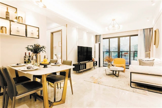 博學(xué)名苑建筑面積89平方米戶型客餐廳很寬敞。