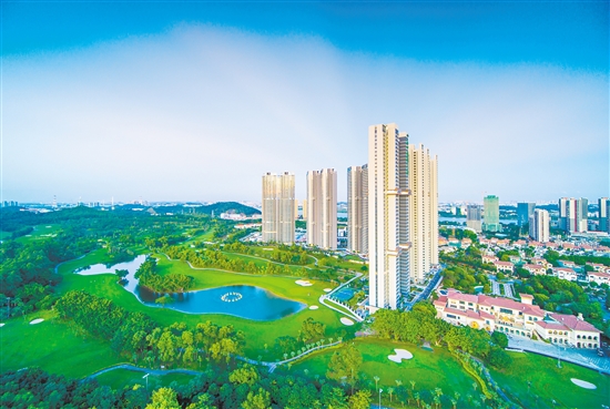 蒲葵之夢·天心與高爾夫球場無距接壤。