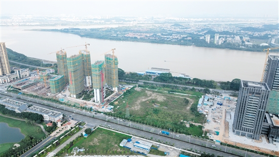 沿江開(kāi)發(fā)成市場(chǎng)熱點(diǎn)。