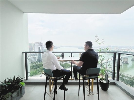 今年以來(lái)，江景房備受青睞。