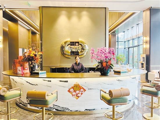 樓盤(pán)營(yíng)銷中心裝飾煥然一新。