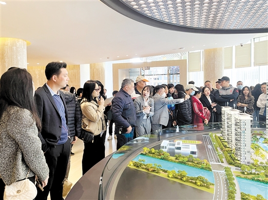 僑胞購(gòu)房熱拉高本地樓盤成交量。