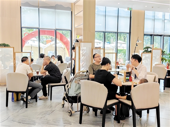 7月，高品質(zhì)樓盤的熱銷帶動了市場的活躍度。
