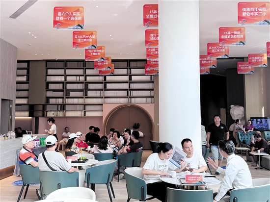 購房補貼疊加樓盤促銷，吸引不少消費者。