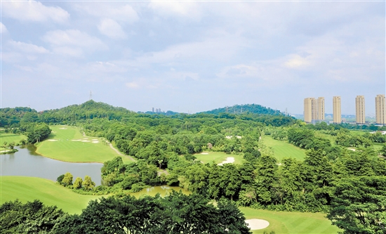 江發(fā)·翡翠觀瀾項(xiàng)目環(huán)境優(yōu)美，吸引了許多攝影愛(ài)好者。