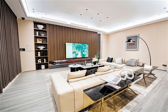 隨著技術(shù)的進(jìn)步與人們生活方式的轉(zhuǎn)變，智能家居正逐步成為現(xiàn)代家庭生活的標(biāo)配。