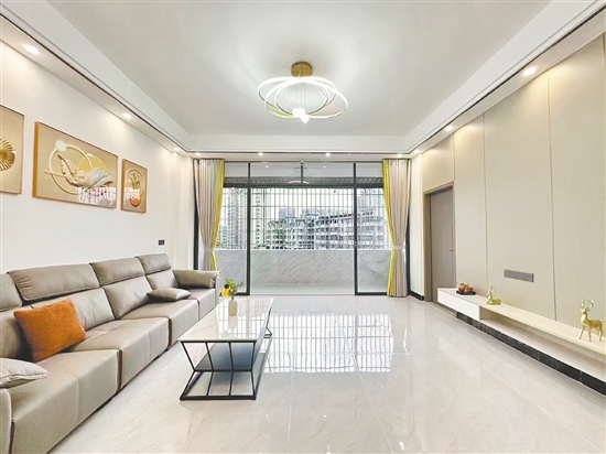 舊房經(jīng)過重新裝修，面貌煥然一新。