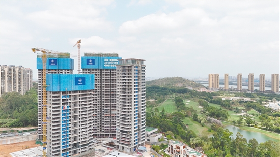 江發(fā)·翡翠觀瀾項(xiàng)目工地。