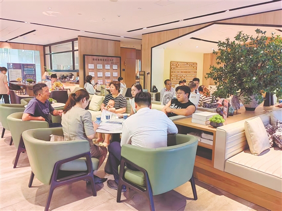 多個(gè)樓盤“五一”假期人氣旺。