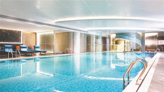 部分樓盤的會所配備了室內(nèi)恒溫標(biāo)準(zhǔn)泳池。