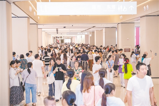 開(kāi)業(yè)至今，江門(mén)利和廣場(chǎng)購(gòu)物中心人氣旺。