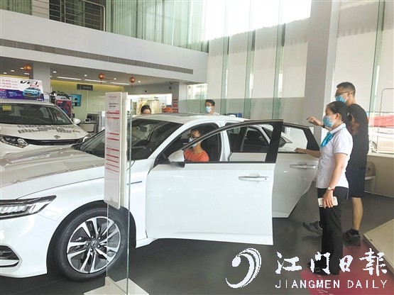 購車后想盡早提車回家，最好選擇白色等大眾化顏色。