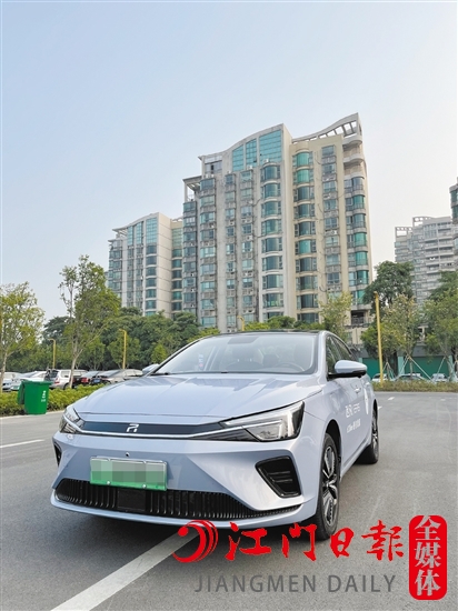 ER6的外觀科技運動。