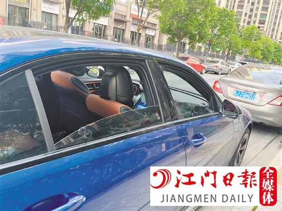 開車過程中及時開窗通風，可將車內(nèi)的有害氣體排出，讓車內(nèi)的空氣更清新。