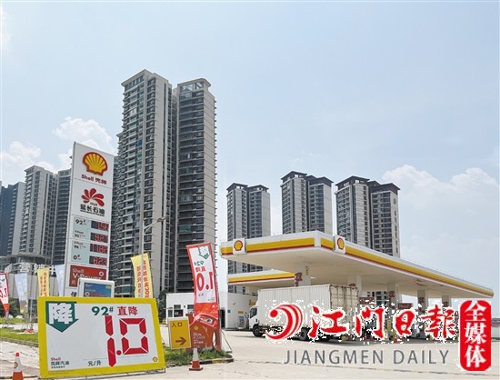 不少加油站都推出了加油優(yōu)惠。