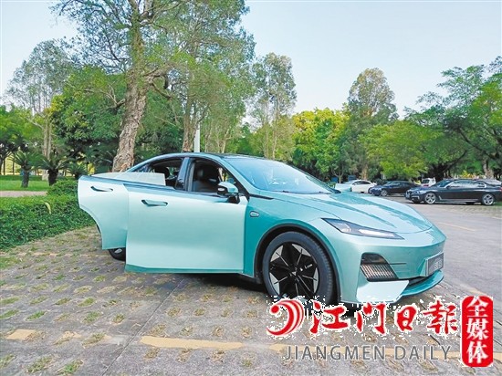 深藍(lán)SL03外觀時尚運(yùn)動。