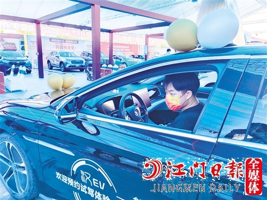 高端新能源汽車越來越受到消費(fèi)者關(guān)注。