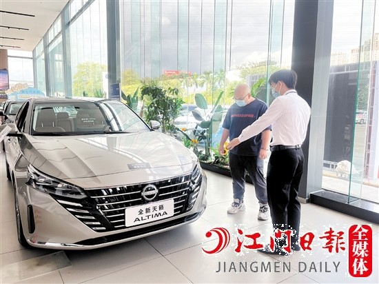 要盡早提到新車，享受乘用車消費(fèi)補(bǔ)貼，建議消費(fèi)者購(gòu)車時(shí)盡量選擇現(xiàn)車。