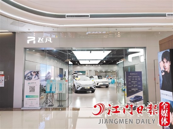 近年來(lái)，進(jìn)駐繁華商場(chǎng)成為許多造車新勢(shì)力的常態(tài)。