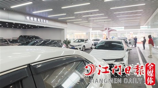 市區(qū)多家4S店車輛保養(yǎng)迎來小高峰。
