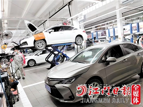 4S店迎來節(jié)前車輛檢修保養(yǎng)高峰。