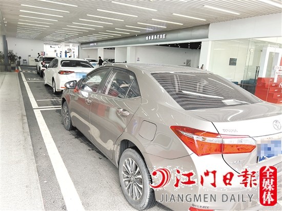 上周末，多家4S店售后接待處排起了長(zhǎng)龍。